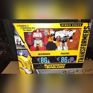 Transformers Buzzworthy Bumblebee Studio series Ironhide & Prowl figure set.